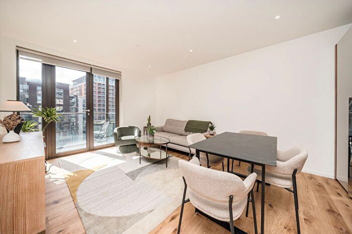 2 Bedroom Flat To Rent In New Union Square, Nine Elms, SW11
