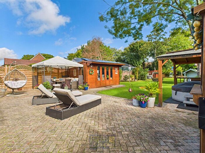 5 Bedroom Detached House For Sale In Ingrave Road, Brentwood, Essex, CM13