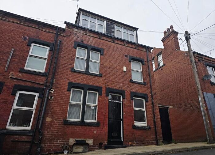 3 Bedroom End Of Terrace House To Rent In Quarry Street, Woodhouse, Leeds, LS6