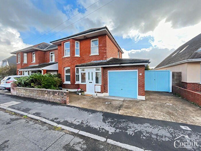 3 Bedroom Detached House For Sale In Western Avenue, Bournemouth, BH10
