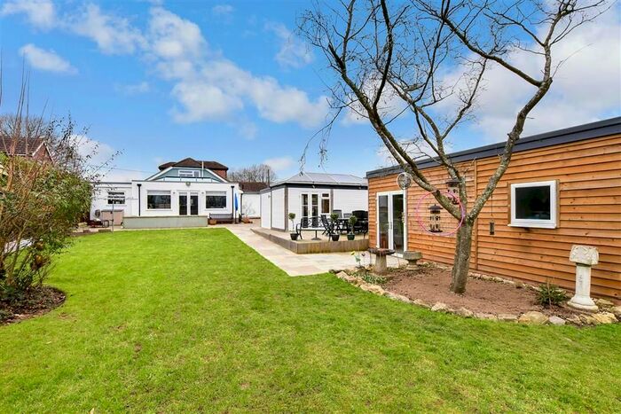 5 Bedroom Bungalow For Sale In Broomfield Road, Kingswood, Maidstone, Kent, ME17