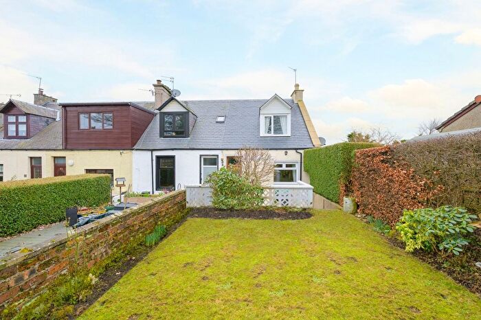 2 Bedroom End Of Terrace House For Sale In Springhill Brae, Crossgates, KY4