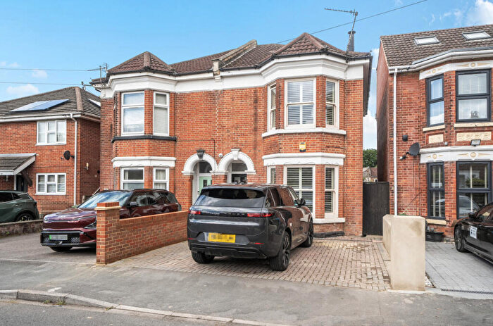 3 Bedroom Semi-Detached House For Sale In Foundry Lane, Shirley, Southampton, Hampshire, SO15
