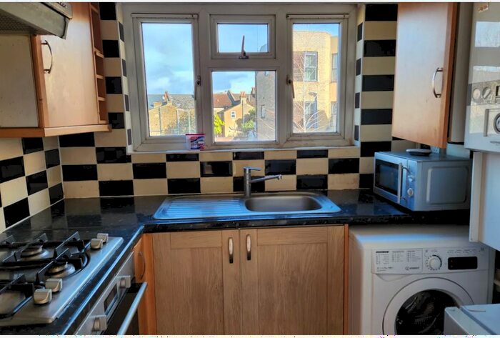 2 Bedroom Flat To Rent In Morena Street, Catford, London, SE6