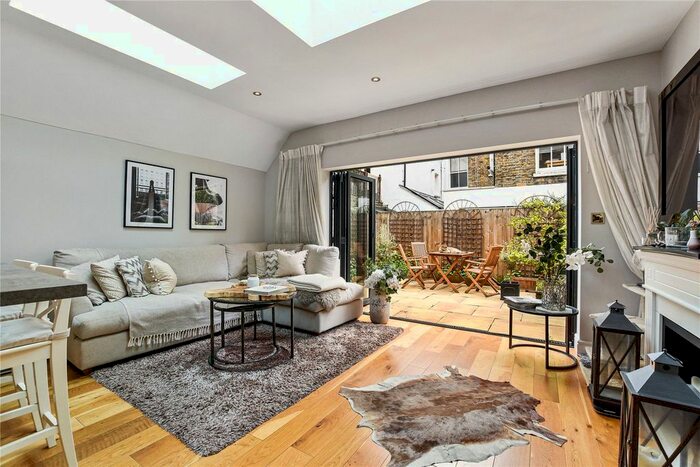 2 Bedroom Flat To Rent In Comyn Road, Clapham Junction, SW11