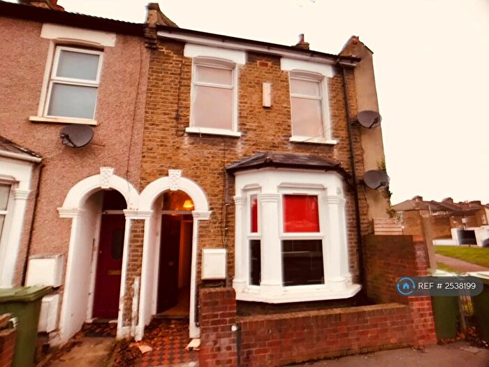 2 Bedroom Flat To Rent In Canning Town, London, E16