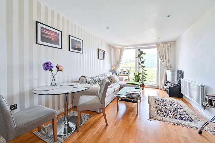 2 Bedroom Flat To Rent In Battersea Park Road, Nine Elms, London, SW8