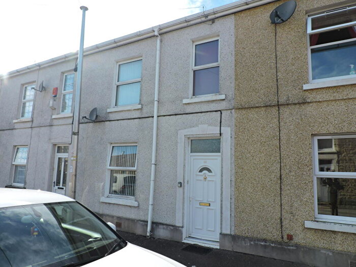 3 Bedroom House To Rent In Pantyffynnon Road, Ammanford, SA18