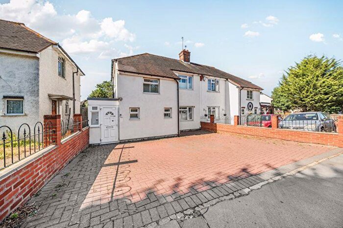 3 Bedroom Semi-Detached House To Rent In Waddon Way, Croydon, CR0