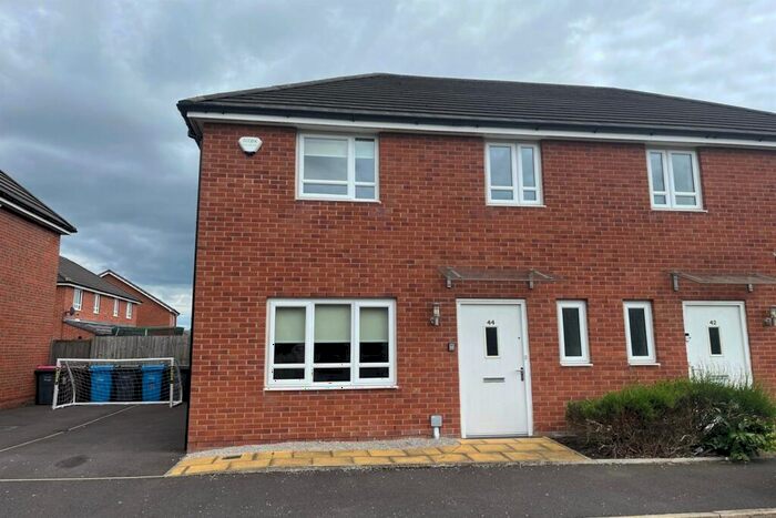 4 Bedroom Semi-Detached House To Rent In Alliott Avenue, Bridgewater Park, Eccles, M30