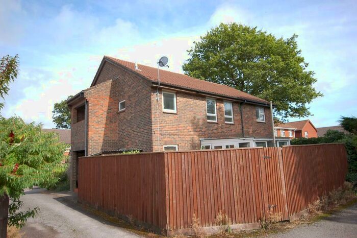 Flat To Rent In Spartina Drive, Lymington, SO41