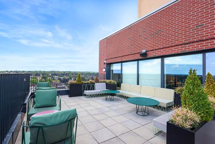 2 Bedroom Flat To Rent In Sutton Court Road, Sutton, SM1