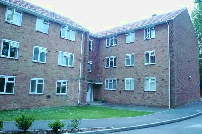 3 Bedroom Flat To Rent In Queens Walk, London, W5