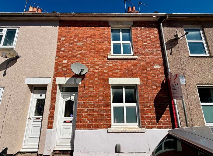 2 Bedroom Terraced House For Sale In Cross Street, Old Town, Swindon, SN1