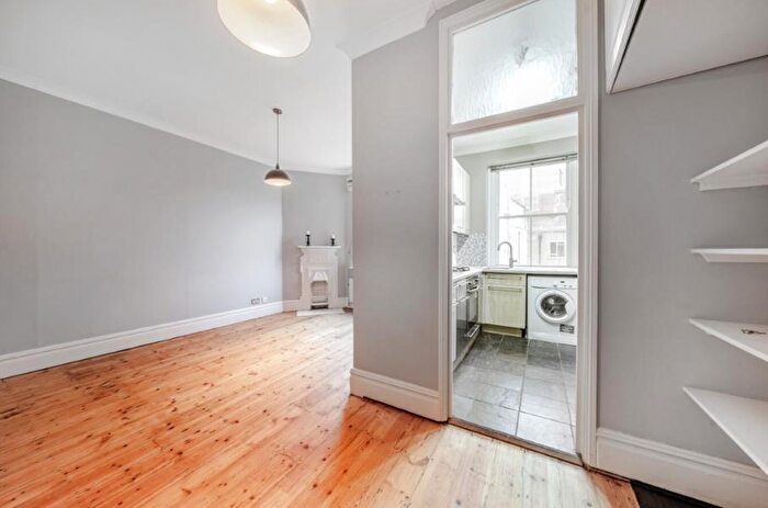 1 Bedroom Flat To Rent In Elthorne Road, Archway, N19