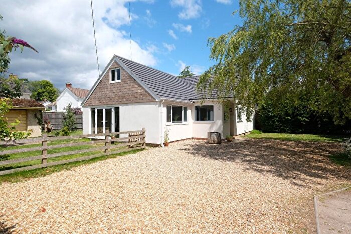 3 Bedroom Detached Bungalow For Sale In Forest Front, Hythe, Southampton, SO45