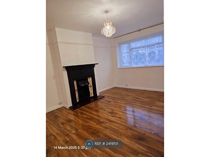 2 Bedroom Flat To Rent In Lee Court, London, SE13