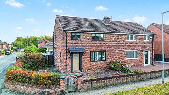 3 Bedroom Semi-Detached House For Sale In Kingsway, Newton-Le-Willows, WA12