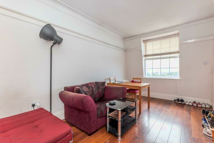 4 Bedroom Apartment To Rent In Sidmouth Road London, NW2