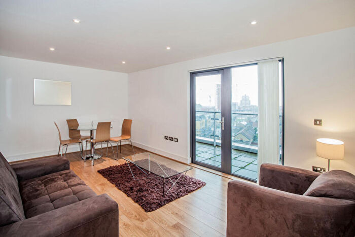 2 Bedroom Flat To Rent In Jupiter House, Canning Town, London, E16