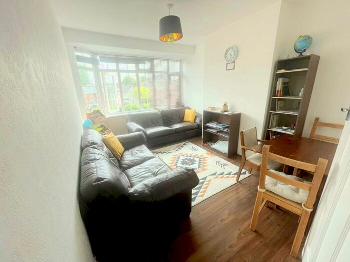 2 Bedroom Apartment To Rent In Torrington Park, Finchley, N12