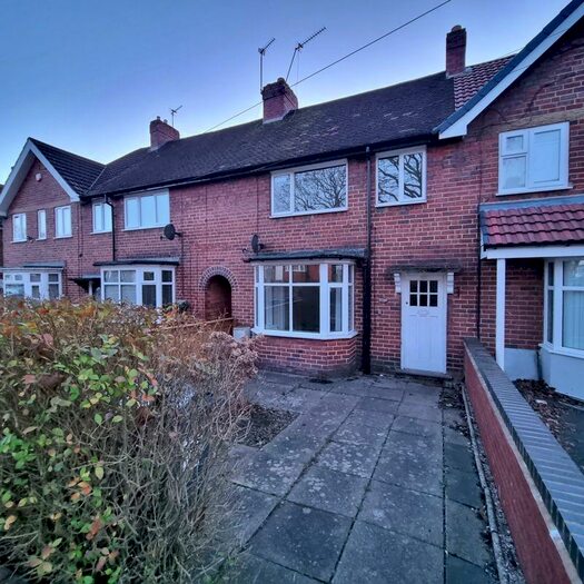 3 Bedroom Semi-Detached House To Rent In Gracemere Crescent, Hall Green., B28