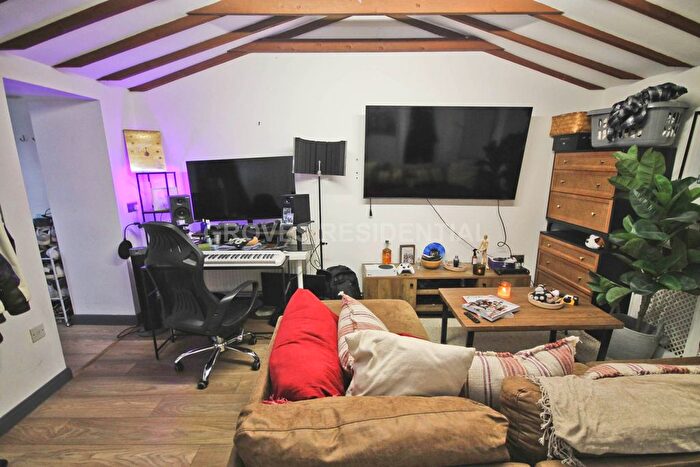 1 Bedroom Flat To Rent In Park View, New Malden, KT3