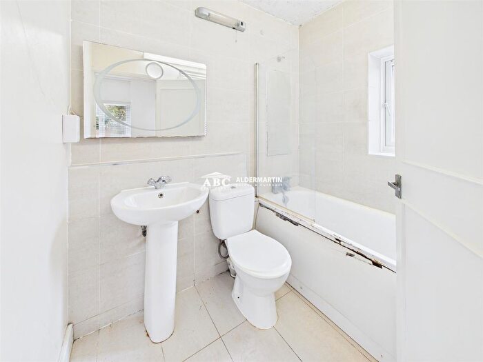 1 Bedroom Flat To Rent In Lodge Close, Edgware, HA8