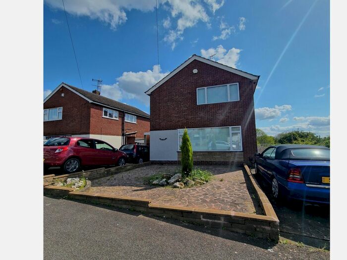 4 Bedroom Property To Rent In Pensnett Road, Dudley, DY1