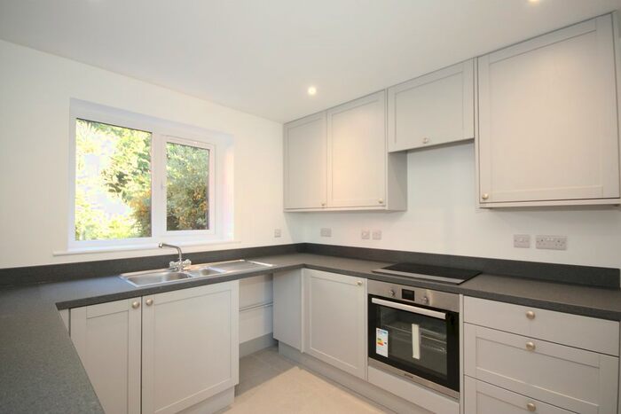 3 Bedroom Detached House To Rent In Alexandra Gardens, Knaphill, Woking, GU21