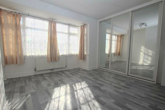 4 Bedroom House To Rent In Carterhatch Lane, Enfield, EN1