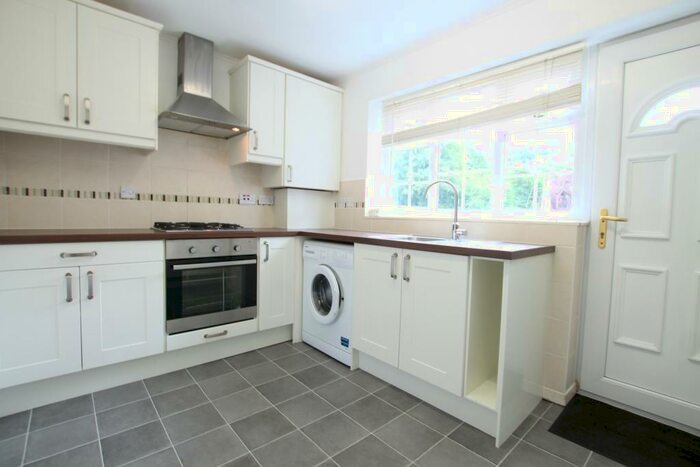 3 Bedroom Town House To Rent In Bridge Wood Close, Horsforth, Leeds, LS18