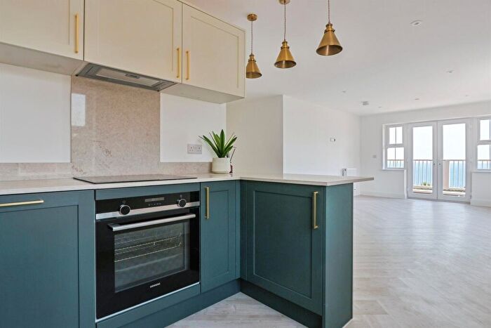 2 Bedroom Apartment For Sale In West Cliff Gardens, Bournemouth, BH2