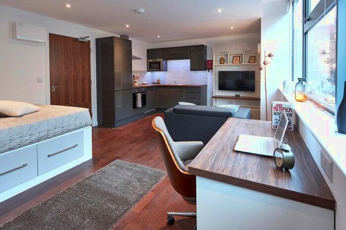 Studio To Rent In Apt, South Parade #, LS1