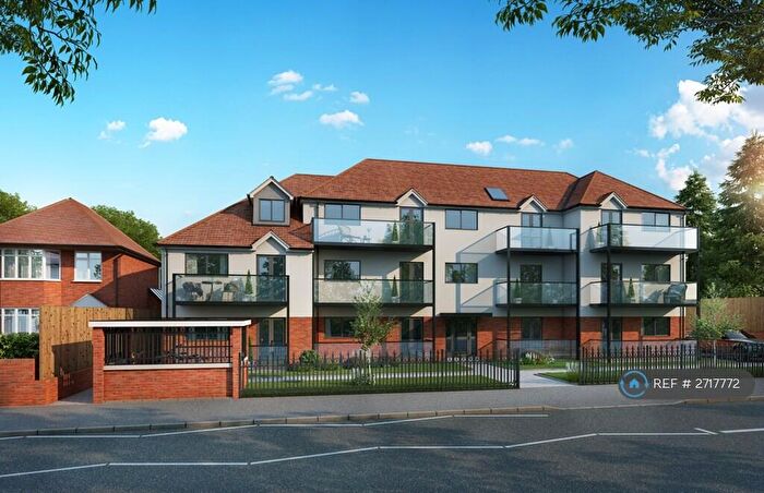 2 Bedroom Flat To Rent In North Court, Aveley, South Ockendon, RM15