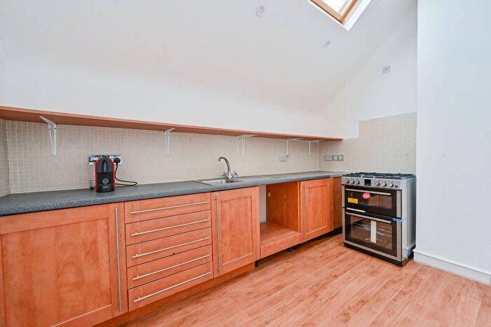 2 Bedroom Flat To Rent In Turnham Green Terrace, Turnham Green, London, W4