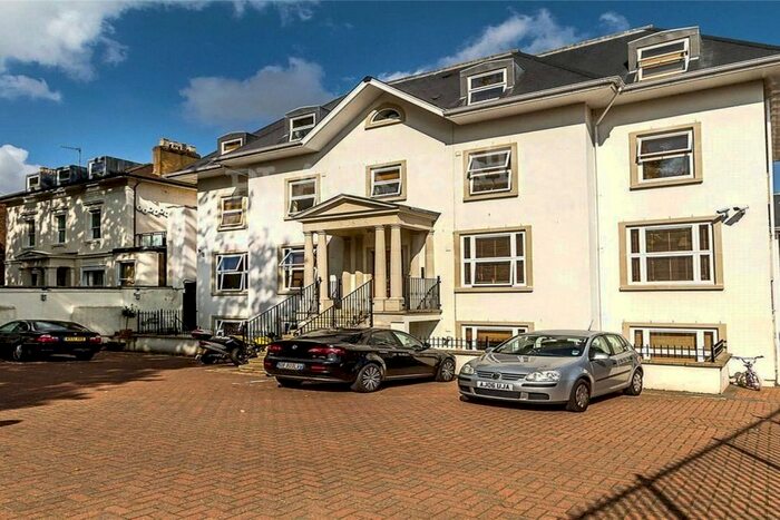 2 Bedroom Flat To Rent In High Street, London, N8