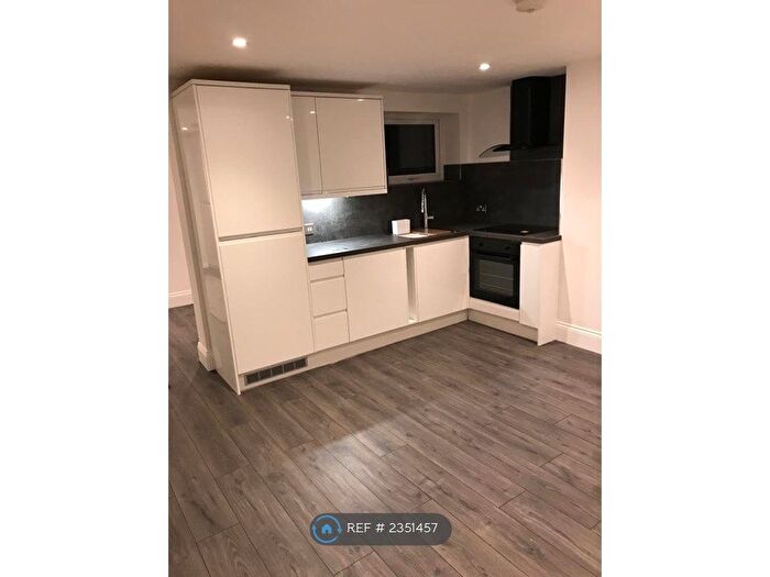 2 Bedroom Flat To Rent In Godstone Road, Godstone, CR8