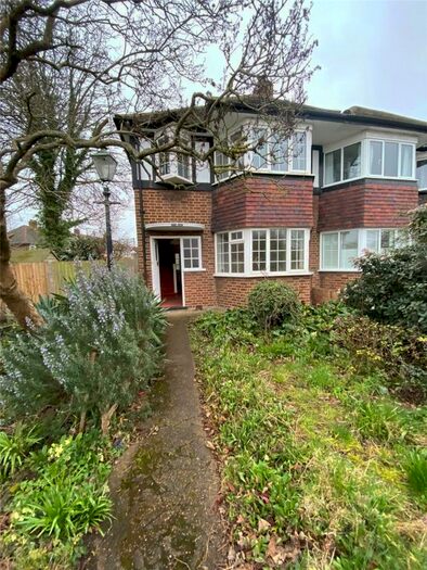 3 Bedroom End Of Terrace House To Rent In Dukes Avenue, Richmond, TW10