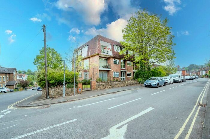 2 Bedroom Flat To Rent In Harvey Road, Guildford, GU1