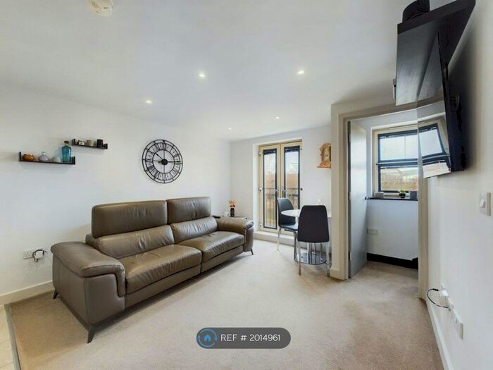 2 Bedroom Terraced House To Rent In Holts Crest Way, Leeds, LS12