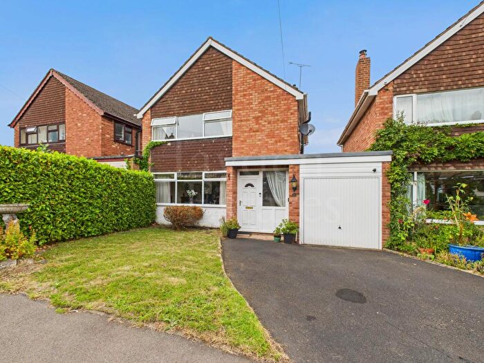 3 Bedroom Link Detached House For Sale In Ironside Close, Bewdley, DY12