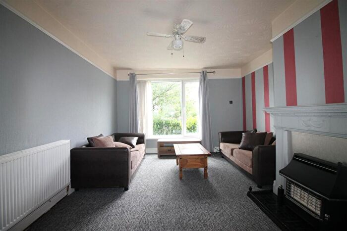 3 Bedroom House To Rent In Kentmere Avenue, Leeds, LS14