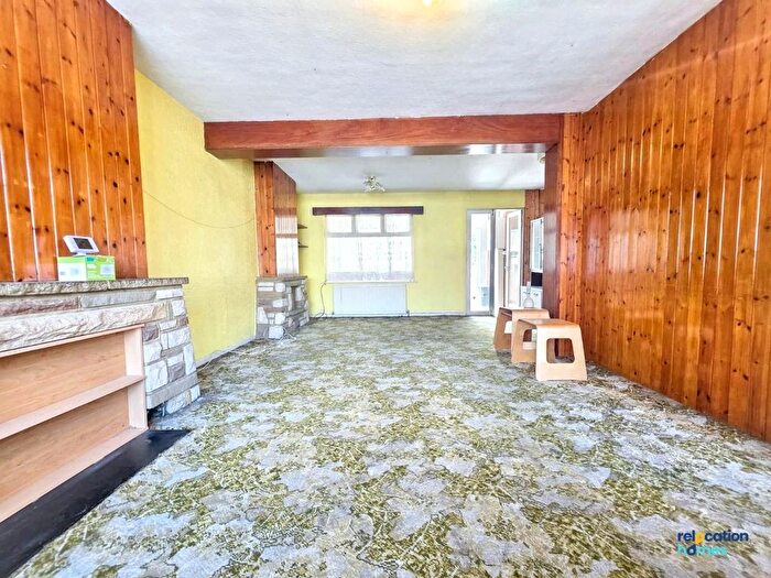 2 Bedroom Terraced House For Sale In Middleham Road, London, N18