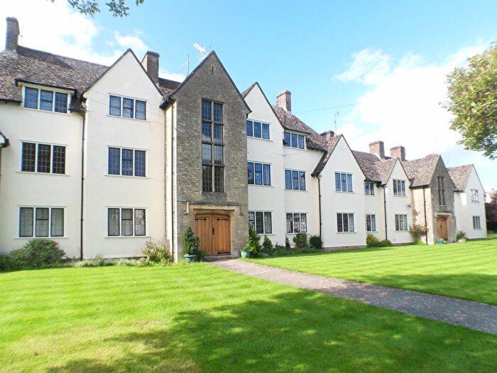 2 Bedroom Flat To Rent In Shepherds Way, Beresford House Shepherds Way, GL7