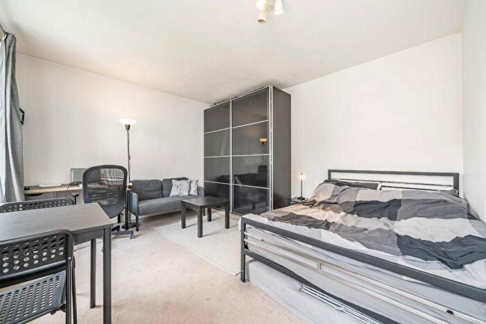 Studio For Sale In Baldwins Gardens, Courtfield House, EC1N - Photo 2