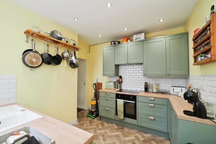 3 Bedroom Semi-Detached House For Sale In Short Street, Sutton-in-ashfield, NG17