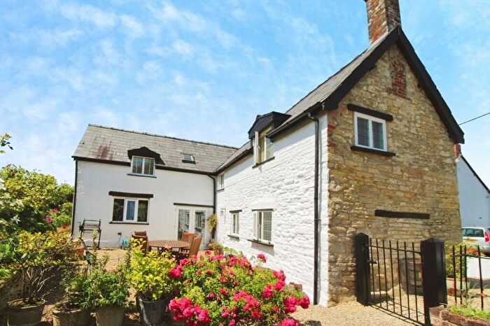 3 Bedroom Cottage For Sale In Purton Stoke, Swindon, SN5