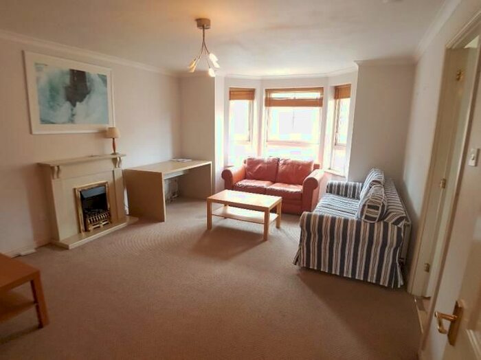 2 Bedroom Flat To Rent In Dicksonfield, Edinburgh, EH7
