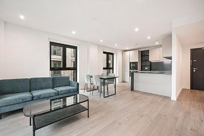 2 Bedroom Apartment To Rent In Darter House, Woodberry Down, N4